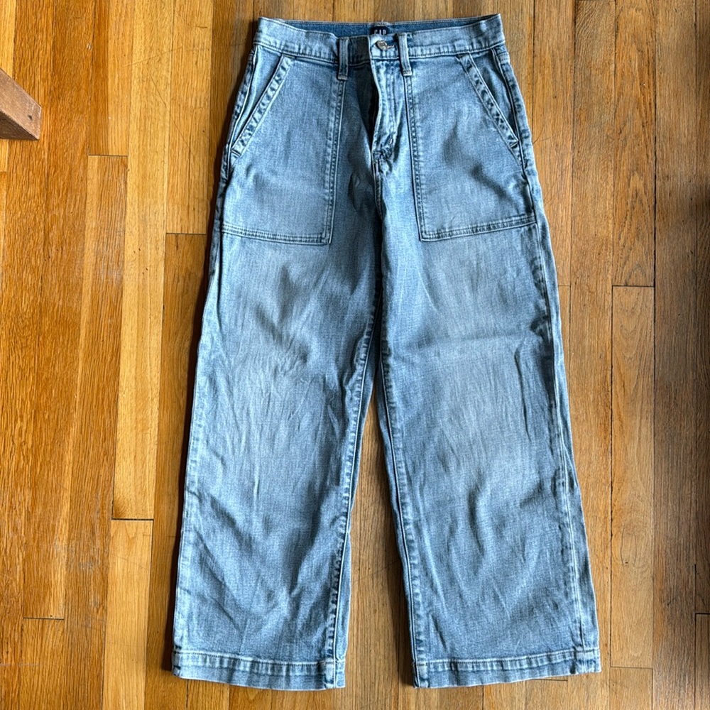 Gap high-rise wide-leg, size 6/28. Excellent preowned condition.